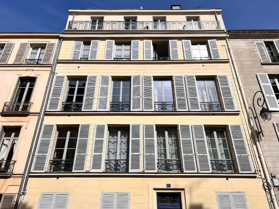 Le Majestueux Au Centre Ville De Versalles Exterior foto